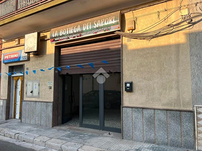 Appartamento trilocale in affitto in Via Tripoli, Oria