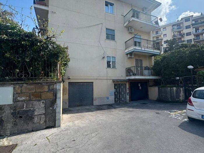 Appartamento con 5 locali in affitto in Via Raffaele Bosco, Centro, Vico Equense