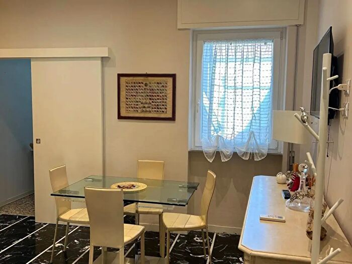 Appartamento trilocale in affitto in Viale Ugo Foscolo, Viareggio