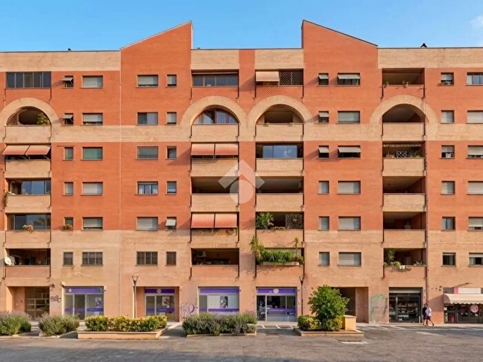 Appartamento quadrilocale in vendita in Via Monte Cervialto, Roma