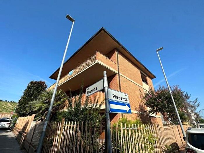 Casa con 6 locali in vendita in Via Marche, Potenza Picena