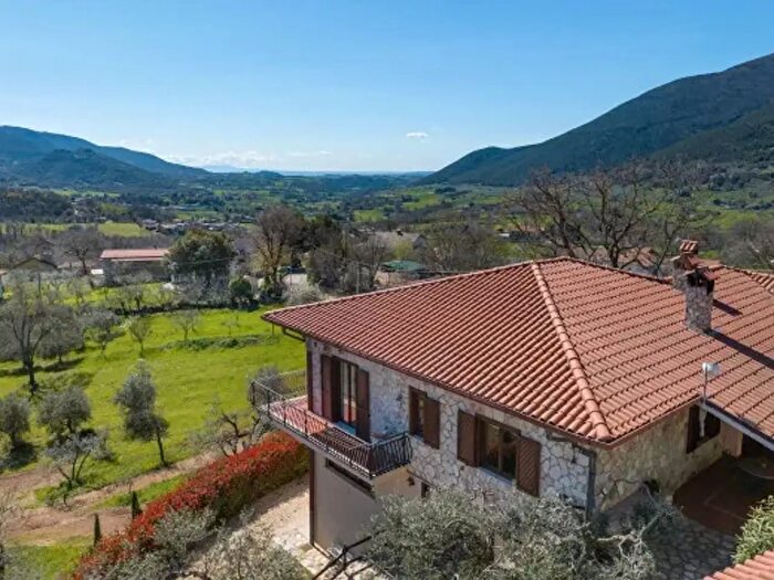 Casa con 6 locali in vendita in Via del Termine, Cottanello