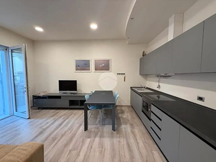 Appartamento trilocale in vendita in Via Vesuvio, Cervia