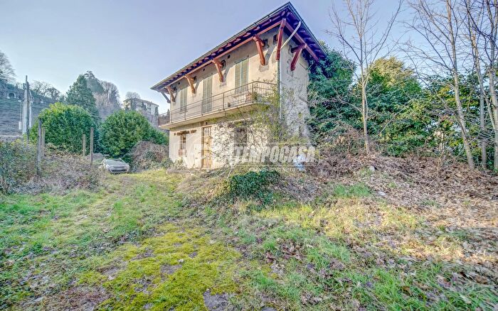 Casa quadrilocale in vendita in Via Piave, Albizzate