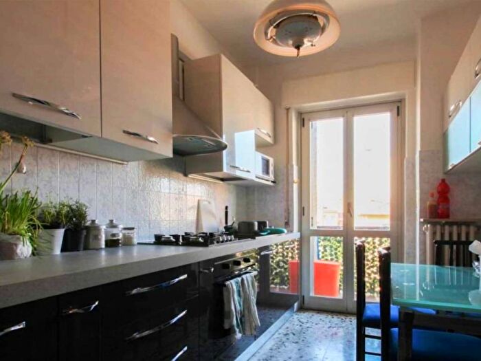 Appartamento quadrilocale in affitto in Alzaia Naviglio Pavese, Famagosta, Milano