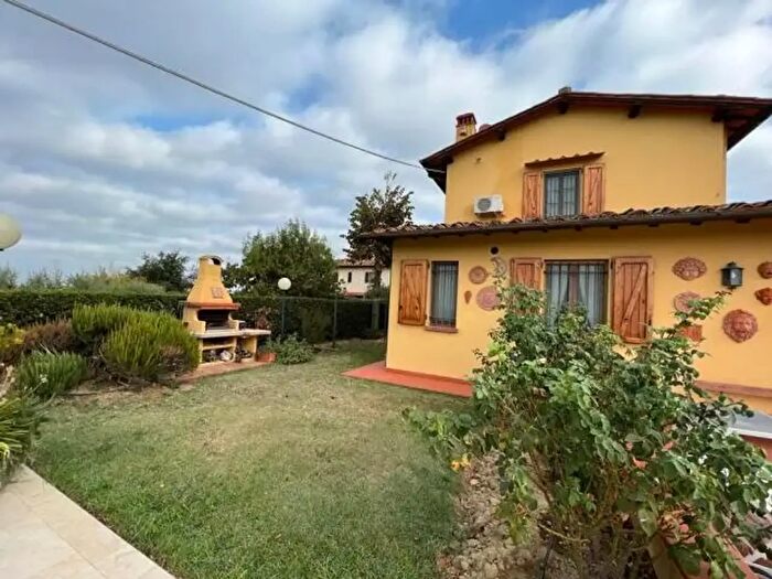 Casa con 6 locali in vendita in Via Tortori, Montespertoli