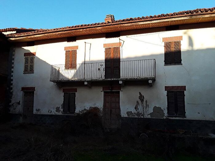 Casa con 7 locali in vendita in Via San Sebastiano Po, Chiusano DAsti