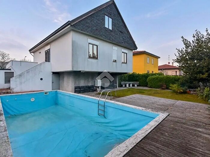 Casa con 5 locali in vendita in Via Eugenio Curiel, Trezzo SullAdda