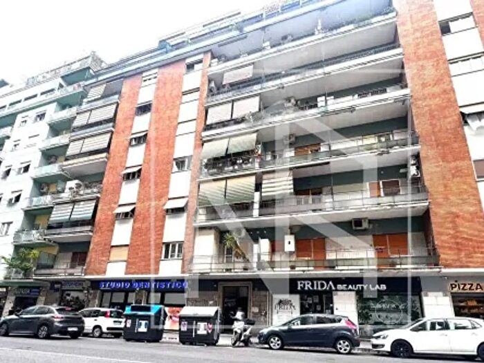 Appartamento con 5 locali in vendita in Via Marcianise, Roma