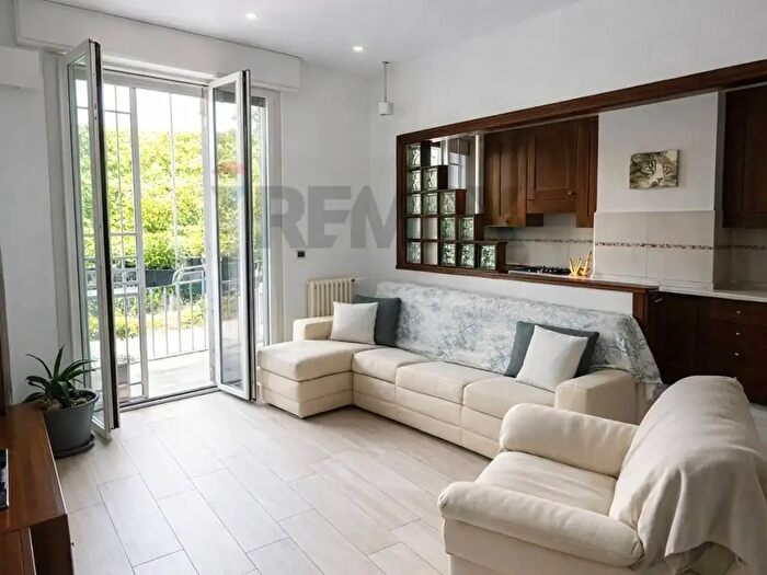 Appartamento trilocale in vendita in Viale Baracca, Arona