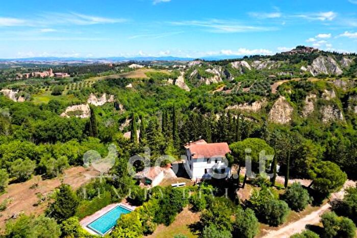 Casa con 6 locali in vendita in Strada del Fornacino Snc, Asciano