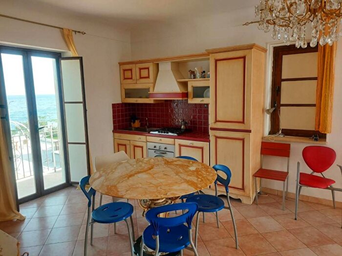 Appartamento trilocale in affitto in Via Pola, Catanzaro Lido, Catanzaro