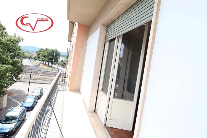 Appartamento con 5 locali in vendita in Piazza Cesare Battisti, Montevarchi