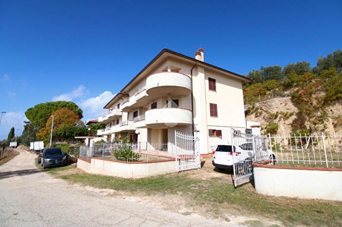 Appartamento bilocale in vendita in Via dellOliveto, Poggio Mirteto