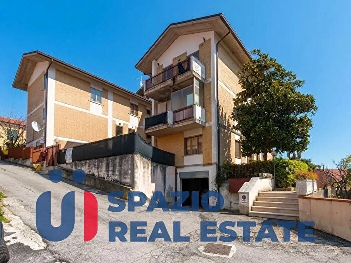 Appartamento quadrilocale in vendita in Via dei Frentani, Chieti