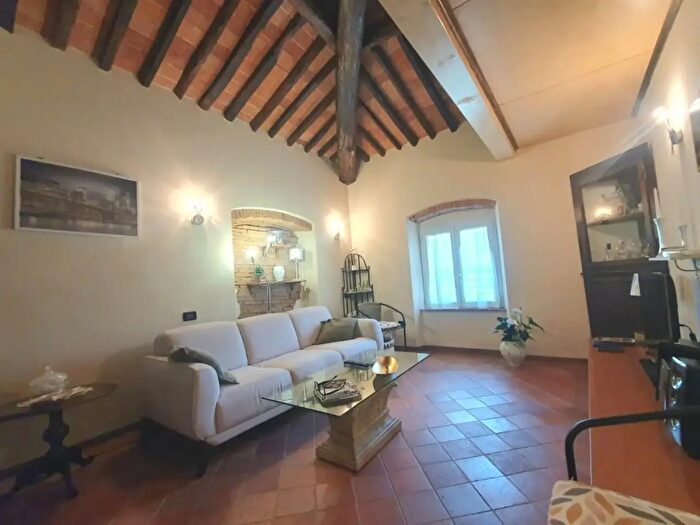Appartamento con 5 locali in vendita in Giovanni Volpi, Lucca