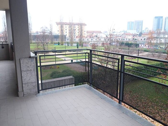 Appartamento bilocale in affitto in Via Leone Tolstoj, Giambellino, Milano