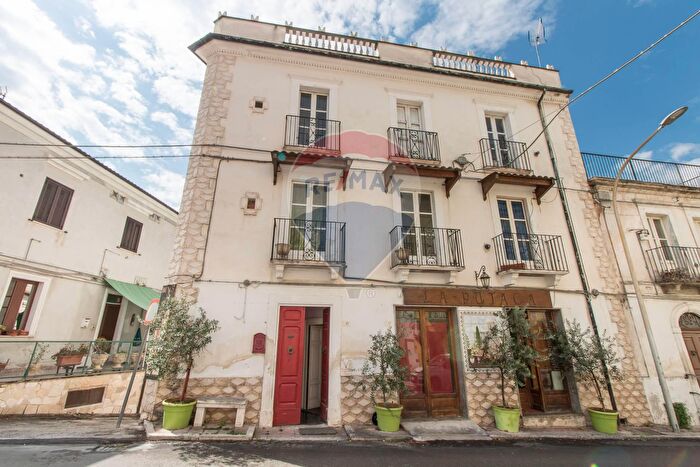 Appartamento bilocale in vendita in Via Regina Margherita, Bussi Sul Tirino