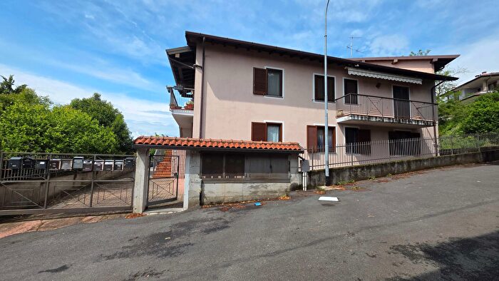 Appartamento bilocale in vendita in Via Bardello, Bardello con Malgesso e Bregano