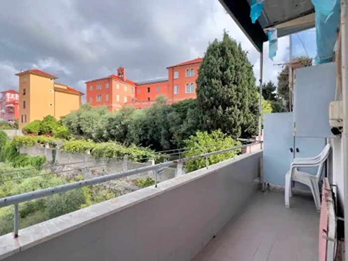 Appartamento trilocale in vendita in Via Istria, Savona