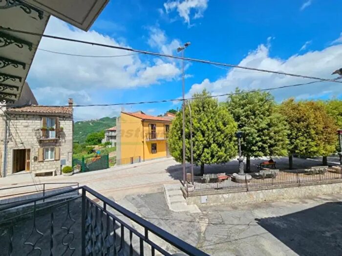 Casa con 6 locali in vendita in Piazza Largo del Popolo, San Giovanni Lipioni