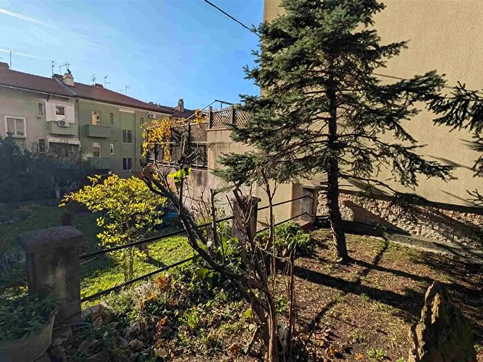 Appartamento con 5 locali in vendita in Vicolo Ospedale Militare, Trieste