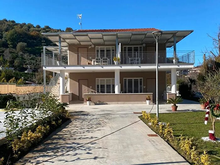 Casa con 8 locali in vendita in Via Piano delle Pere, Agropoli
