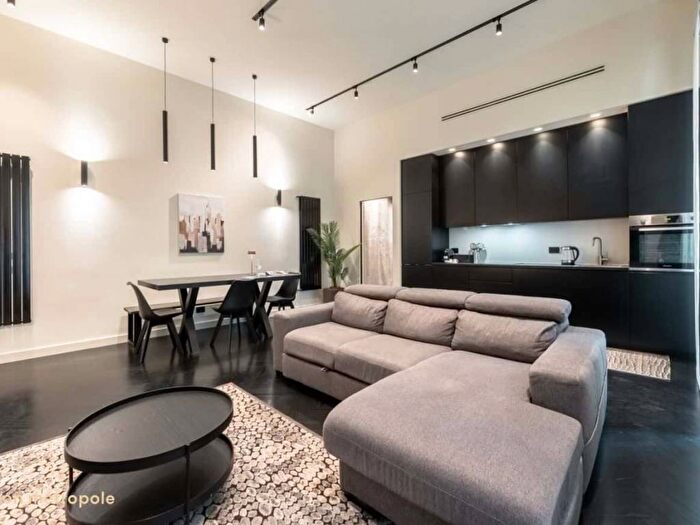 Appartamento bilocale in affitto in Via Luigi Settembrini, Centrale, Milano