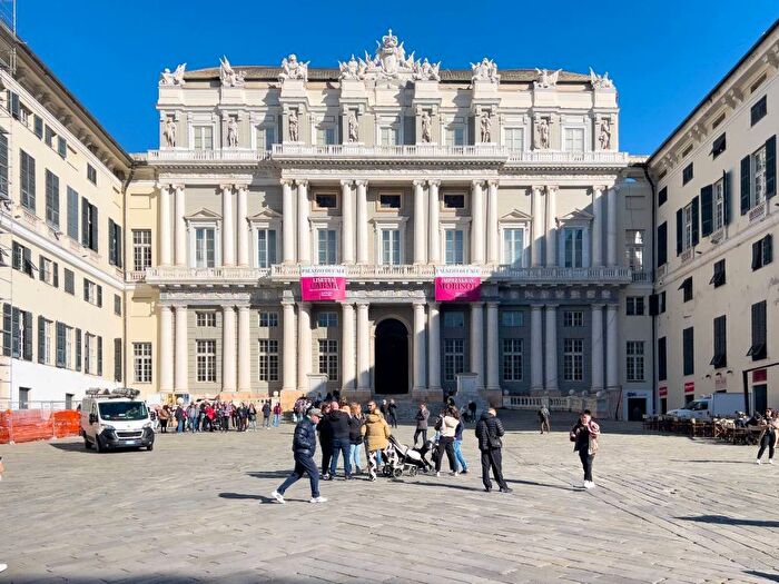 Appartamento con 5 locali in affitto in Piazza Giacomo Matteotti, Centro Città, Genova