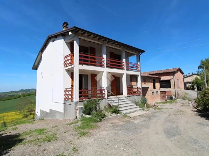 Casa quadrilocale in vendita in Strada Lodrignano, Neviano Degli Arduini