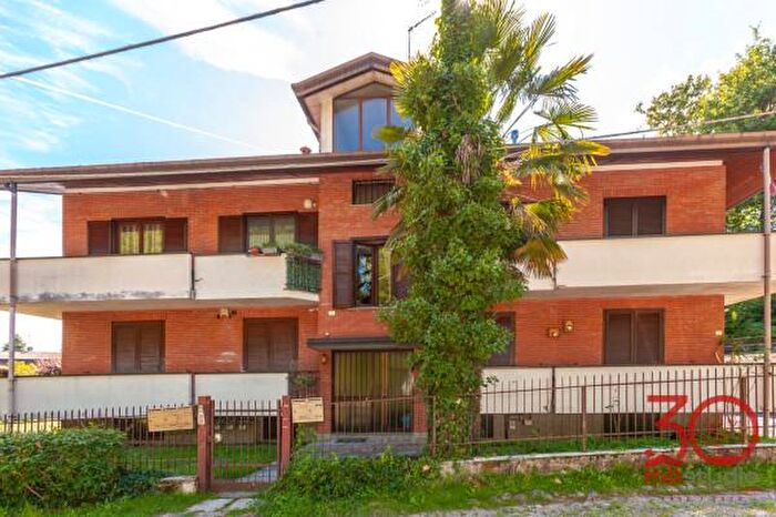 Appartamento trilocale in vendita in Via Valbertina, Locate Varesino