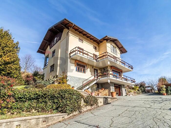 Casa con 11 locali in vendita in Via Roma a, Roasio