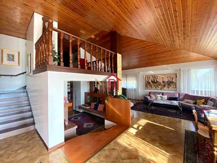 Casa con 8 locali in vendita in Via Fontane, San Vendemiano