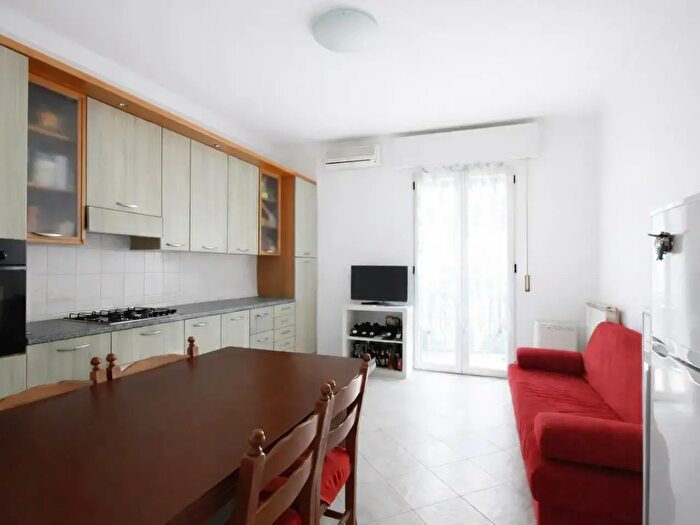 Appartamento trilocale in vendita in Via Pizzardi, Bologna