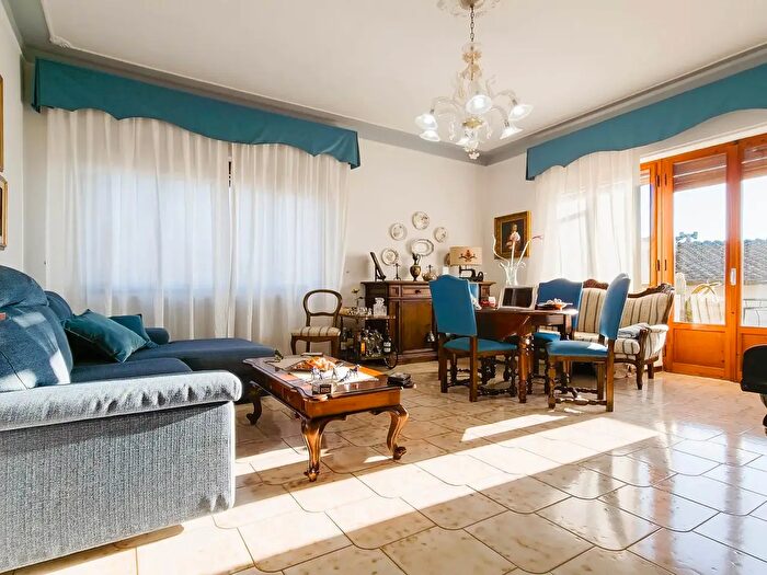 Appartamento con 6 locali in vendita in Via Taddeo di Bartolo, Siena