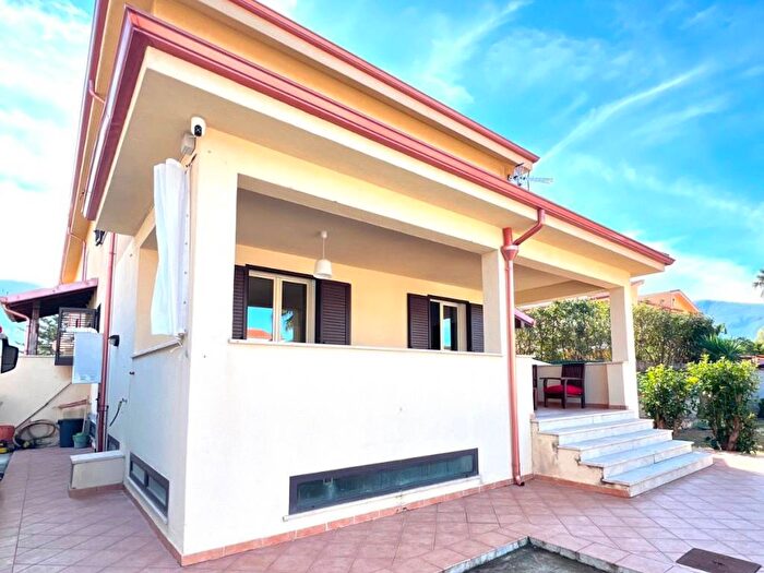 Casa con 6 locali in affitto in Via Seppia, Milioti, Carini