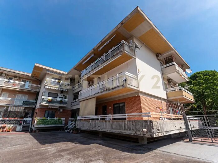 Appartamento bilocale in vendita in Via Vampolieri, Aci Castello