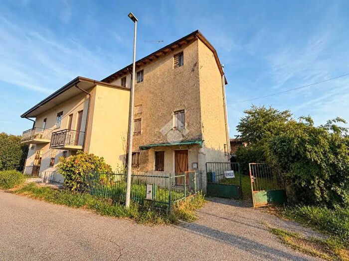 Casa con 7 locali in vendita in Via Lamberto Chisini, Pieve Di Soligo