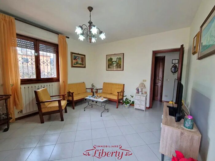 Casa con 5 locali in vendita in Massarosa