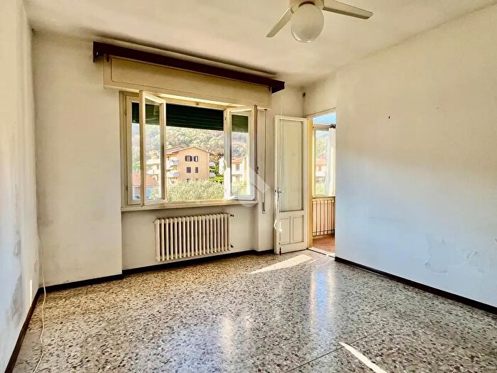 Appartamento trilocale in vendita in Via di Confine con Capannori Sp, Pescia