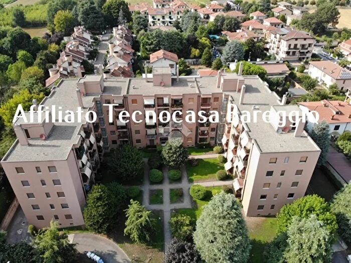 Appartamento trilocale in vendita in Via Monte Conero, Bareggio