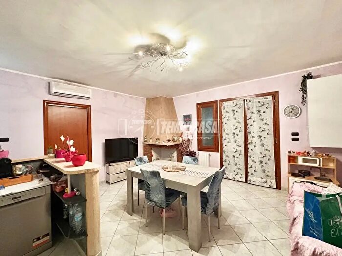 Appartamento trilocale in vendita in Via Bastiglia, Mirandola