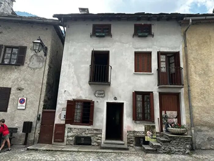 Casa con 6 locali in vendita in Via Guglielmo Marconi, Rassa