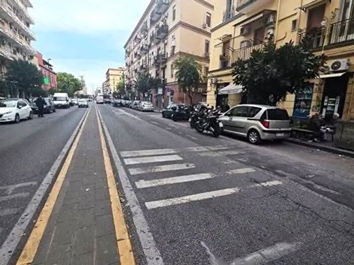Appartamento bilocale in vendita in Via San Attanasio, Napoli