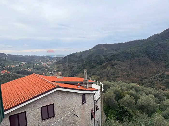 Casa con 8 locali in vendita in Via NS della Guardia, Leivi