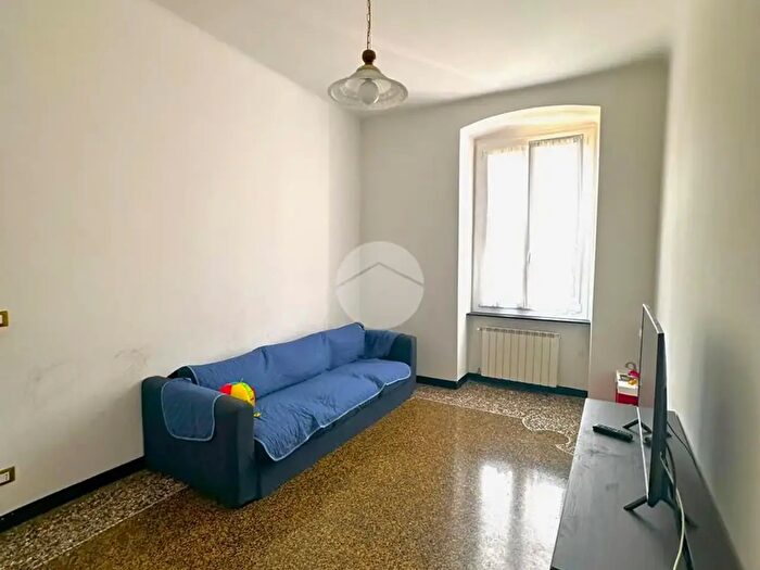 Appartamento con 5 locali in vendita in Via Ameglia, Genova