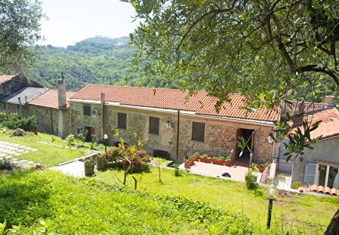 Casa con 6 locali in vendita in Via l Canepa, Noli