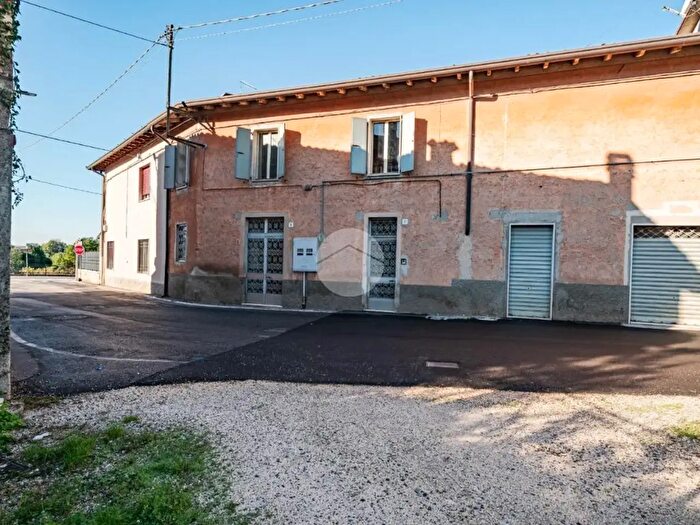 Casa quadrilocale in vendita in Via Cave, Botticino