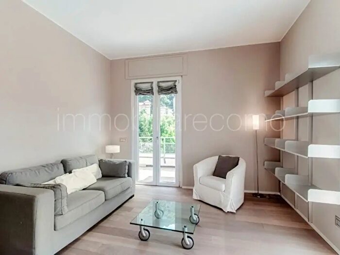 Appartamento bilocale in affitto in Via Zezio, Como
