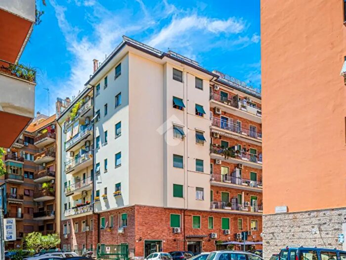 Appartamento trilocale in vendita in Via Bonifacio VIII, Roma